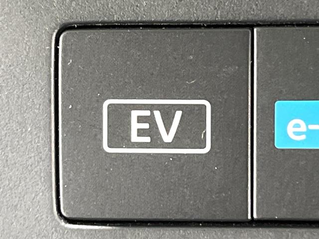 セレナ ｅ－パワー　ルキシオン　プロパイロット　フリップダウンモニター　禁煙車　エマージェンシーブレーキ　純正１２．３型ナビ　アラウンドビューモニター　ハンズフリー両側電動スライド　シートヒーター　ステアリングヒーター　ＬＥＤヘッド（35枚目）