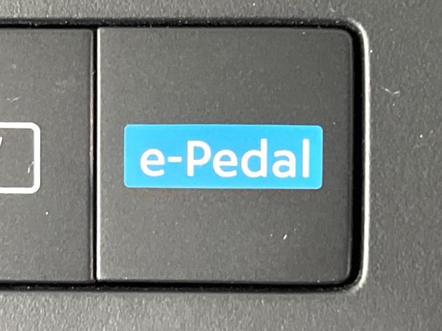 セレナ ｅ－パワー　ルキシオン　プロパイロット　フリップダウンモニター　禁煙車　エマージェンシーブレーキ　純正１２．３型ナビ　アラウンドビューモニター　ハンズフリー両側電動スライド　シートヒーター　ステアリングヒーター　ＬＥＤヘッド（36枚目）