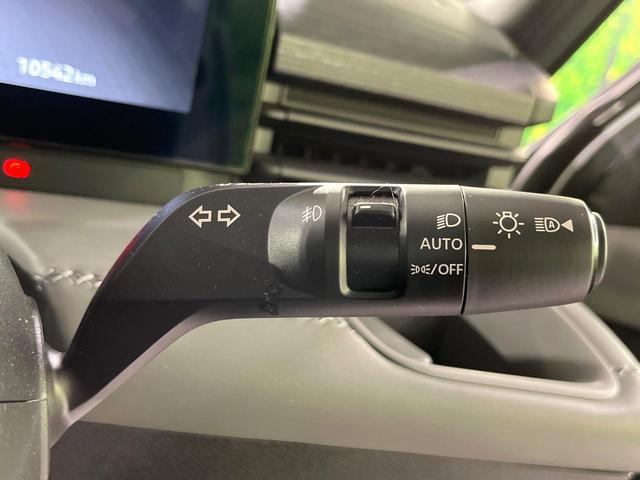 セレナ ｅ－パワー　ルキシオン　プロパイロット　フリップダウンモニター　禁煙車　エマージェンシーブレーキ　純正１２．３型ナビ　アラウンドビューモニター　ハンズフリー両側電動スライド　シートヒーター　ステアリングヒーター　ＬＥＤヘッド（42枚目）