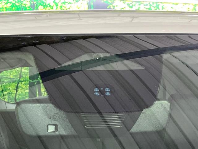 �y�z���_�Z���V���O�z���s���ɑO���̎ԗ�����F�����A�Փ˂������Ȏ��͌x��ƃu���[�L�ŏՓˉ���Ɣ�Q�y�����A�V�X�g�B�����S�Ƀh���C�u�����y���݂��������܂��B