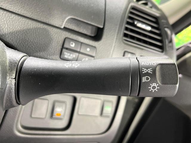 セレナ ２０Ｘ　Ｓ－ハイブリッド　エマージェンシーブレーキ　ＳＤナビ　バックカメラ　クルコン　Ｂｌｕｅｔｏｏｔｈ　ＥＴＣ　オートエアコン　オートライト　スマートキー　両側スライドドア　車線逸脱警報　アイドリングストップ（28枚目）