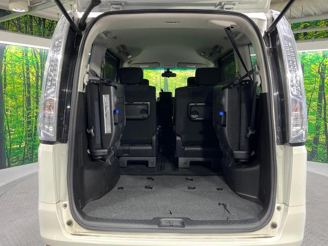 セレナ ２０Ｘ　Ｓ－ハイブリッド　エマージェンシーブレーキ　ＳＤナビ　バックカメラ　クルコン　Ｂｌｕｅｔｏｏｔｈ　ＥＴＣ　オートエアコン　オートライト　スマートキー　両側スライドドア　車線逸脱警報　アイドリングストップ（31枚目）