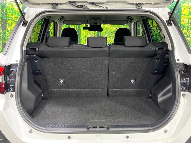 ���i�̂���������ʋ΁A���}���ɏ\���ȉ׎��X�y�[�X���m�ۂ��Ă���܂��B�Z�J���h�V�[�g��|���ƁA�傫�ȉו��̐ύڂ��\�ł���