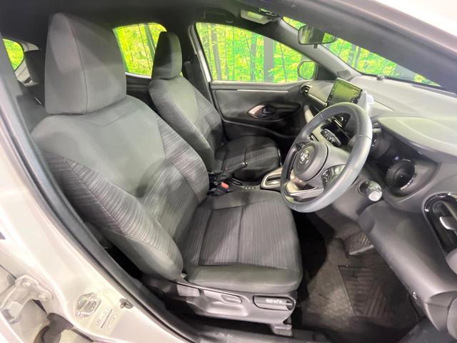 ヤリス ハイブリッドＺ　禁煙車　セーフティセンス　純正８型ナビ　パノラミックビューモニター　ＢＳＭ　レーダークルーズ　ＨＵＤ　シートヒーター　クリアランスソナー　ＬＥＤヘッド　オートハイビーム　オートエアコン　スマートキー（9枚目）