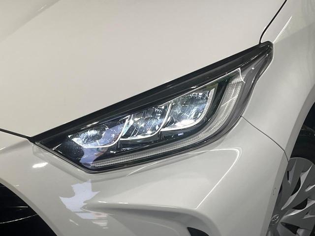 ヤリス ハイブリッドＺ　禁煙車　セーフティセンス　純正８型ナビ　パノラミックビューモニター　ＢＳＭ　レーダークルーズ　ＨＵＤ　シートヒーター　クリアランスソナー　ＬＥＤヘッド　オートハイビーム　オートエアコン　スマートキー（12枚目）