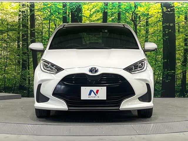 ヤリス ハイブリッドＺ　禁煙車　セーフティセンス　純正８型ナビ　パノラミックビューモニター　ＢＳＭ　レーダークルーズ　ＨＵＤ　シートヒーター　クリアランスソナー　ＬＥＤヘッド　オートハイビーム　オートエアコン　スマートキー（14枚目）