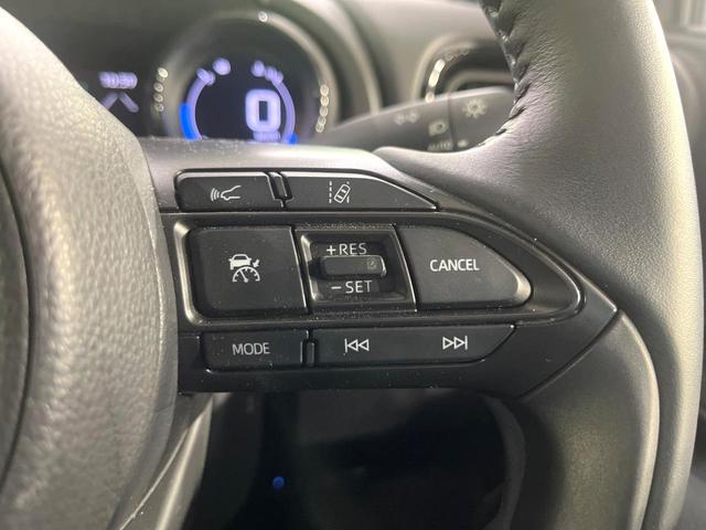 ヤリス ハイブリッドＺ　禁煙車　セーフティセンス　純正８型ナビ　パノラミックビューモニター　ＢＳＭ　レーダークルーズ　ＨＵＤ　シートヒーター　クリアランスソナー　ＬＥＤヘッド　オートハイビーム　オートエアコン　スマートキー（21枚目）