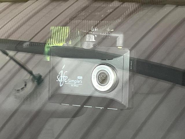 ヤリス ハイブリッドＺ　禁煙車　セーフティセンス　純正８型ナビ　パノラミックビューモニター　ＢＳＭ　レーダークルーズ　ＨＵＤ　シートヒーター　クリアランスソナー　ＬＥＤヘッド　オートハイビーム　オートエアコン　スマートキー（27枚目）