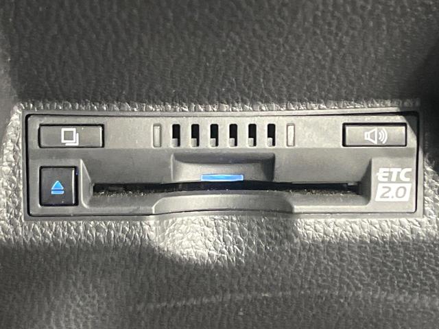 ヤリス ハイブリッドＺ　禁煙車　セーフティセンス　純正８型ナビ　パノラミックビューモニター　ＢＳＭ　レーダークルーズ　ＨＵＤ　シートヒーター　クリアランスソナー　ＬＥＤヘッド　オートハイビーム　オートエアコン　スマートキー（28枚目）