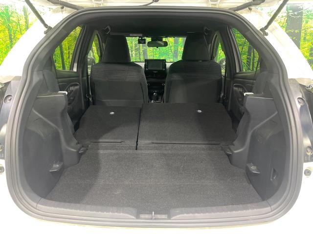 ヤリス ハイブリッドＺ　禁煙車　セーフティセンス　純正８型ナビ　パノラミックビューモニター　ＢＳＭ　レーダークルーズ　ＨＵＤ　シートヒーター　クリアランスソナー　ＬＥＤヘッド　オートハイビーム　オートエアコン　スマートキー（41枚目）