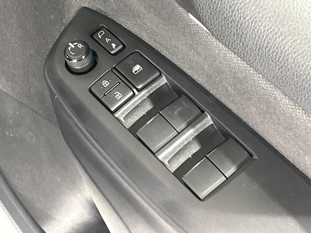 ヤリス ハイブリッドＺ　禁煙車　セーフティセンス　純正８型ナビ　パノラミックビューモニター　ＢＳＭ　レーダークルーズ　ＨＵＤ　シートヒーター　クリアランスソナー　ＬＥＤヘッド　オートハイビーム　オートエアコン　スマートキー（48枚目）