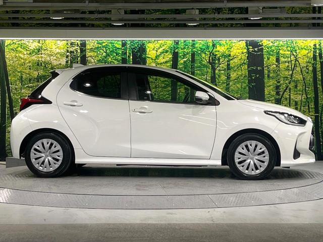 ヤリス ハイブリッドＺ　禁煙車　セーフティセンス　純正８型ナビ　パノラミックビューモニター　ＢＳＭ　レーダークルーズ　ＨＵＤ　シートヒーター　クリアランスソナー　ＬＥＤヘッド　オートハイビーム　オートエアコン　スマートキー（52枚目）