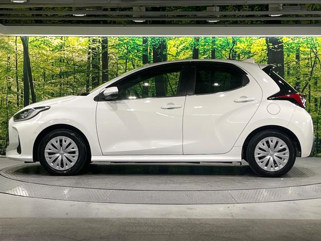 ヤリス ハイブリッドＺ　禁煙車　セーフティセンス　純正８型ナビ　パノラミックビューモニター　ＢＳＭ　レーダークルーズ　ＨＵＤ　シートヒーター　クリアランスソナー　ＬＥＤヘッド　オートハイビーム　オートエアコン　スマートキー（53枚目）