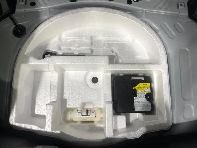 ヤリス ハイブリッドＺ　禁煙車　セーフティセンス　純正８型ナビ　パノラミックビューモニター　ＢＳＭ　レーダークルーズ　ＨＵＤ　シートヒーター　クリアランスソナー　ＬＥＤヘッド　オートハイビーム　オートエアコン　スマートキー（58枚目）