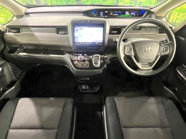 フリード＋ハイブリッド ハイブリッドＧブラックスタイル　禁煙車　ホンダセンシング　純正９型ナビ　バックカメラ　アダプティブクルーズ　両側電動スライド　シートヒーター　ＬＥＤヘッド　オートライト　オートエアコン　スマートキー　ＥＴＣ　ドラレコ（5枚目）