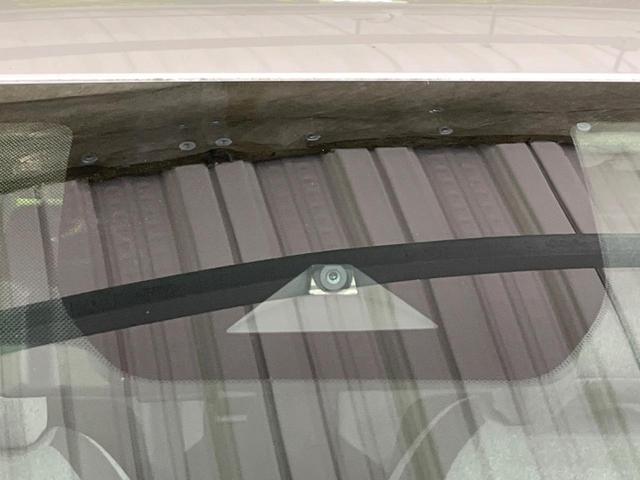 ノート Ｓ　禁煙車　衝突軽減装置　純正ディスプレイオーディオ　全周囲カメラ　デジタルインナーミラー　ブラインドスポットモニター　オートエアコン　スマートキー　電動パーキングブレーキ　オートブレーキホールド（4枚目）