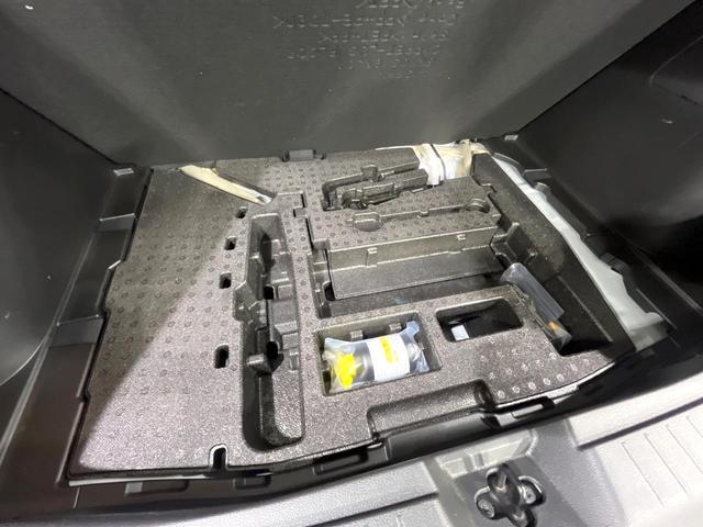 ノート Ｓ　禁煙車　衝突軽減装置　純正ディスプレイオーディオ　全周囲カメラ　デジタルインナーミラー　ブラインドスポットモニター　オートエアコン　スマートキー　電動パーキングブレーキ　オートブレーキホールド（45枚目）