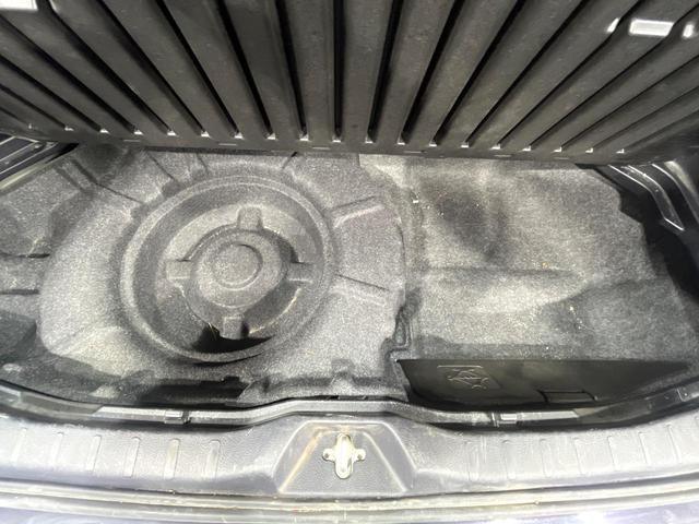 エスクァイア Ｇｉ　禁煙車　純正９型ナビ　バックカメラ　後席モニター　両側電動スライド　クルコン　オートハイビーム　ＬＥＤライト　前席シートヒーター　デュアルオートエアコン　後席シェード　純正１５インチＡＷ　ＥＴＣ（26枚目）