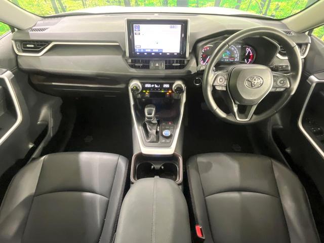 ＲＡＶ４ Ｇ　Ｚパッケージ　４ＷＤ　禁煙車　セーフティセンス　純正９型ナビ　バックカメラ　ブラインドスポットモニター　デジタルインナーミラー　電動リアゲート　パワーシート　シートヒーター　ＥＴＣ　ステアリングヒーター（5枚目）