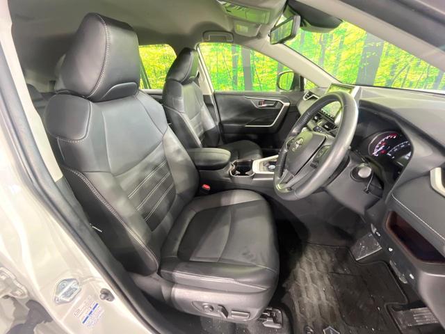 ＲＡＶ４ Ｇ　Ｚパッケージ　４ＷＤ　禁煙車　セーフティセンス　純正９型ナビ　バックカメラ　ブラインドスポットモニター　デジタルインナーミラー　電動リアゲート　パワーシート　シートヒーター　ＥＴＣ　ステアリングヒーター（8枚目）
