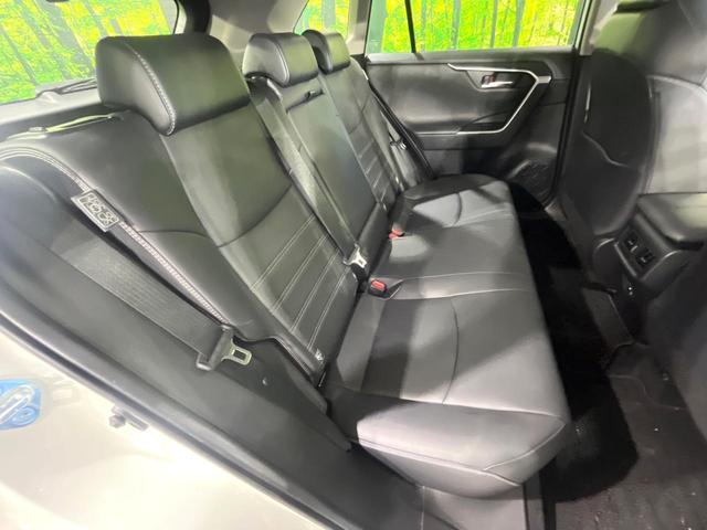ＲＡＶ４ Ｇ　Ｚパッケージ　４ＷＤ　禁煙車　セーフティセンス　純正９型ナビ　バックカメラ　ブラインドスポットモニター　デジタルインナーミラー　電動リアゲート　パワーシート　シートヒーター　ＥＴＣ　ステアリングヒーター（9枚目）