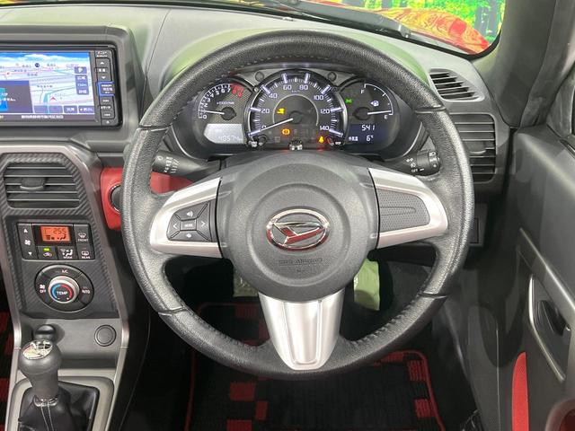 �y�X�e�A�����O�X�C�b�`�z�^�]���A�O������ڐ������炷���ƂȂ��A�I�[�f�B�I���̑��삪�\�ȕ֗��@�\�I���S�����K�ȃh���C�u�����o���Ă���܂���