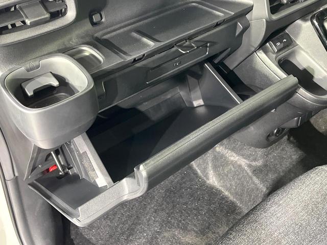 シエンタ ハイブリッドＺ　禁煙車　セーフティセンス　純正１０．５型ナビ　バックカメラ　両側電動スライド　ブラインドスポットモニター　オートハイビーム　ＬＥＤライト　ＥＴＣ　レーダークルーズ　後席サンシェード　オートエアコン（41枚目）