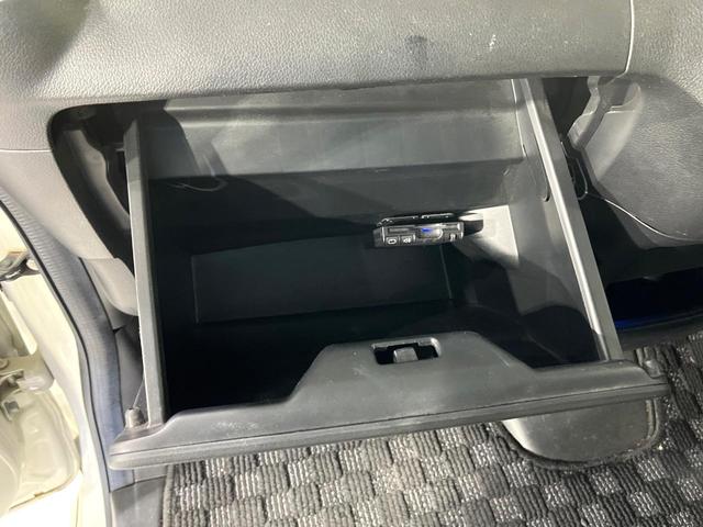 Ｎ－ＢＯＸカスタム Ｇ・ターボＬパッケージ　禁煙車　あんしんパッケージ　メモリーナビ　バックカメラ　両側電動スライド　クルーズコントロール　ＥＴＣ　ＨＩＤライト　オートライト　オートエアコン　パドルシフト　スマートキー　後席シェード（43枚目）