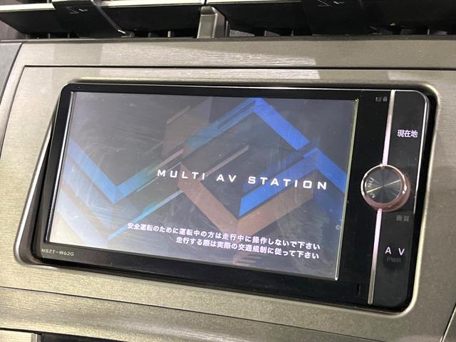 プリウス Ｓ　禁煙車　純正ナビ　Ｂｌｕｅｔｏｏｔｈ再生　バックカメラ　オートエアコン　ＨＩＤヘッドライト　オートライト　ＥＴＣ　スマートキー　プッシュスタート　ステアリングスイッチ　電動格納ミラー　シートリフター（3枚目）