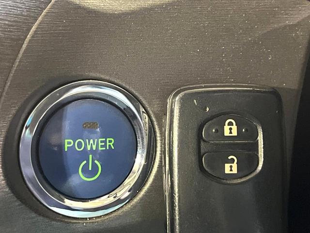 プリウス Ｓ　禁煙車　純正ナビ　Ｂｌｕｅｔｏｏｔｈ再生　バックカメラ　オートエアコン　ＨＩＤヘッドライト　オートライト　ＥＴＣ　スマートキー　プッシュスタート　ステアリングスイッチ　電動格納ミラー　シートリフター（6枚目）