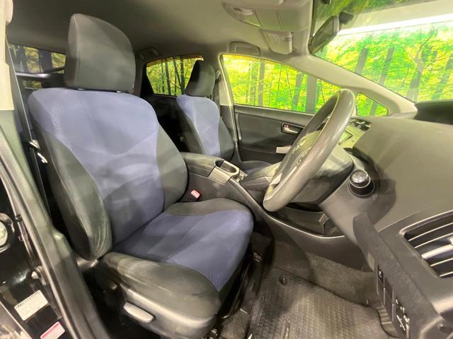プリウス Ｓ　禁煙車　純正ナビ　Ｂｌｕｅｔｏｏｔｈ再生　バックカメラ　オートエアコン　ＨＩＤヘッドライト　オートライト　ＥＴＣ　スマートキー　プッシュスタート　ステアリングスイッチ　電動格納ミラー　シートリフター（8枚目）