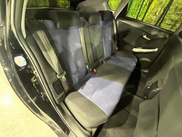 プリウス Ｓ　禁煙車　純正ナビ　Ｂｌｕｅｔｏｏｔｈ再生　バックカメラ　オートエアコン　ＨＩＤヘッドライト　オートライト　ＥＴＣ　スマートキー　プッシュスタート　ステアリングスイッチ　電動格納ミラー　シートリフター（9枚目）