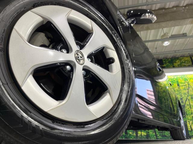 プリウス Ｓ　禁煙車　純正ナビ　Ｂｌｕｅｔｏｏｔｈ再生　バックカメラ　オートエアコン　ＨＩＤヘッドライト　オートライト　ＥＴＣ　スマートキー　プッシュスタート　ステアリングスイッチ　電動格納ミラー　シートリフター（13枚目）
