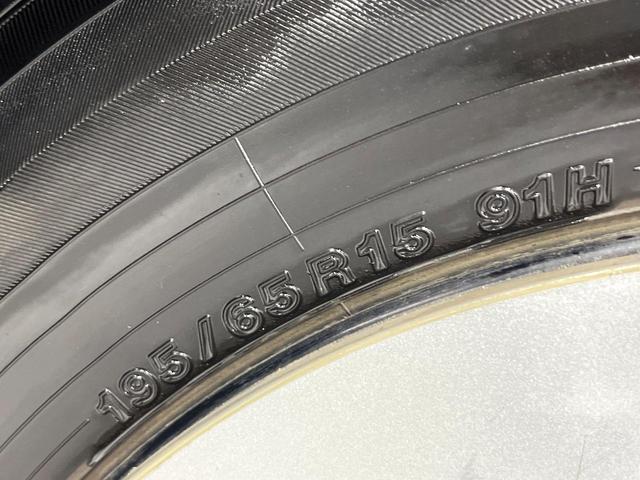 プリウス Ｓ　禁煙車　純正ナビ　Ｂｌｕｅｔｏｏｔｈ再生　バックカメラ　オートエアコン　ＨＩＤヘッドライト　オートライト　ＥＴＣ　スマートキー　プッシュスタート　ステアリングスイッチ　電動格納ミラー　シートリフター（30枚目）