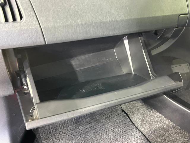 プリウス Ｓ　禁煙車　純正ナビ　Ｂｌｕｅｔｏｏｔｈ再生　バックカメラ　オートエアコン　ＨＩＤヘッドライト　オートライト　ＥＴＣ　スマートキー　プッシュスタート　ステアリングスイッチ　電動格納ミラー　シートリフター（31枚目）