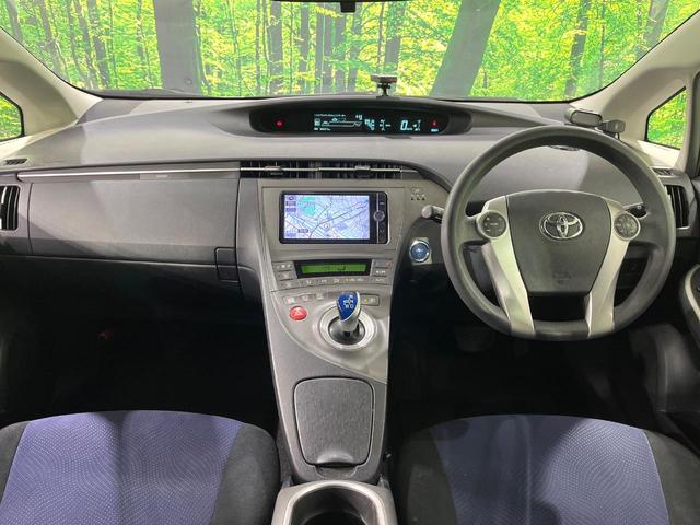 プリウス Ｓ　禁煙車　純正ナビ　バックカメラ　ＨＩＤヘッド　オートライト　オートエアコン　スマートキー　ＥＴＣ　Ｂｌｕｅｔｏｏｔｈ　フルセグＴＶ　ステアリングスイッチ　電動格納ミラー　プライバシーガラス（5枚目）