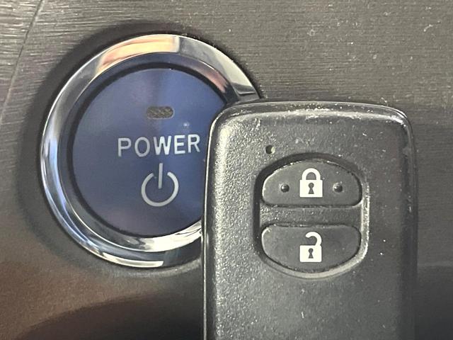 プリウス Ｓ　禁煙車　純正ナビ　バックカメラ　ＨＩＤヘッド　オートライト　オートエアコン　スマートキー　ＥＴＣ　Ｂｌｕｅｔｏｏｔｈ　フルセグＴＶ　ステアリングスイッチ　電動格納ミラー　プライバシーガラス（6枚目）