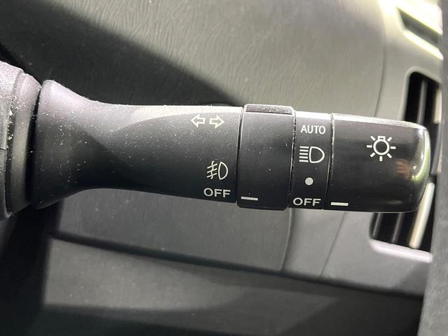 プリウス Ｓ　禁煙車　純正ナビ　バックカメラ　ＨＩＤヘッド　オートライト　オートエアコン　スマートキー　ＥＴＣ　Ｂｌｕｅｔｏｏｔｈ　フルセグＴＶ　ステアリングスイッチ　電動格納ミラー　プライバシーガラス（7枚目）