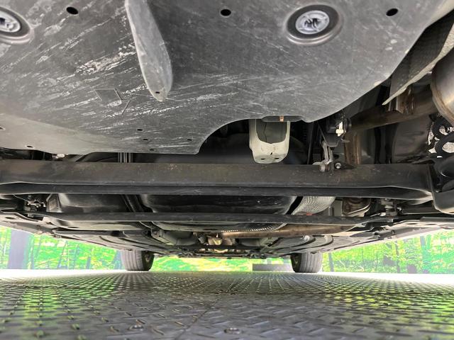 プリウス Ｓ　禁煙車　純正ナビ　バックカメラ　ＨＩＤヘッド　オートライト　オートエアコン　スマートキー　ＥＴＣ　Ｂｌｕｅｔｏｏｔｈ　フルセグＴＶ　ステアリングスイッチ　電動格納ミラー　プライバシーガラス（19枚目）