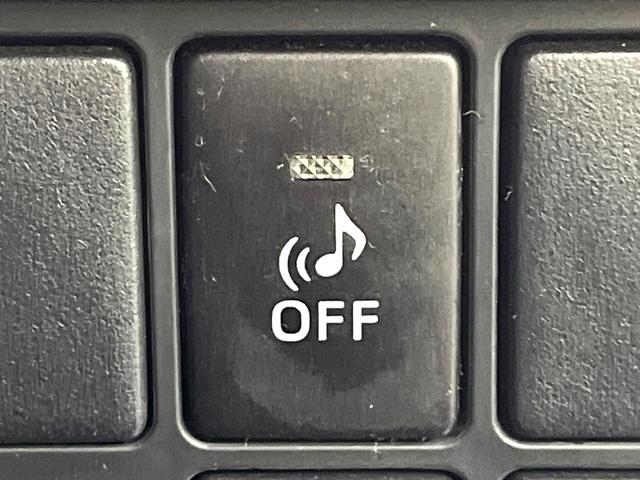 プリウス Ｓ　禁煙車　純正ナビ　バックカメラ　ＨＩＤヘッド　オートライト　オートエアコン　スマートキー　ＥＴＣ　Ｂｌｕｅｔｏｏｔｈ　フルセグＴＶ　ステアリングスイッチ　電動格納ミラー　プライバシーガラス（23枚目）