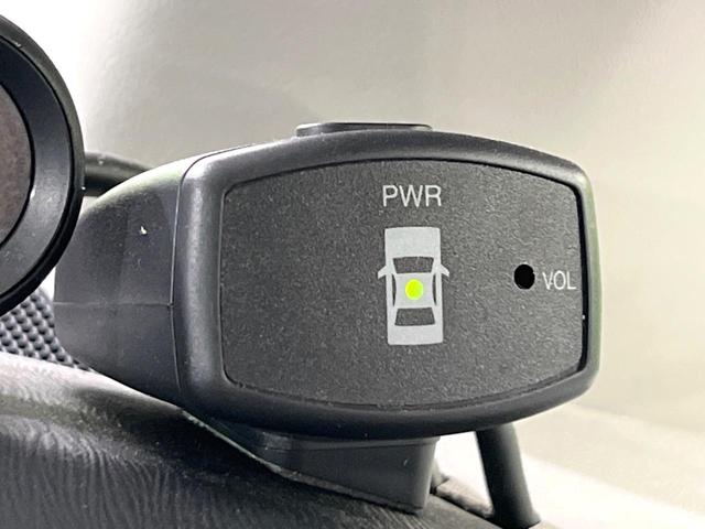 プリウス Ｓ　禁煙車　純正ナビ　バックカメラ　ＨＩＤヘッド　オートライト　オートエアコン　スマートキー　ＥＴＣ　Ｂｌｕｅｔｏｏｔｈ　フルセグＴＶ　ステアリングスイッチ　電動格納ミラー　プライバシーガラス（25枚目）