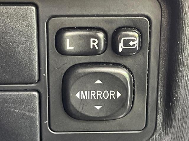 プリウス Ｓ　禁煙車　純正ナビ　バックカメラ　ＨＩＤヘッド　オートライト　オートエアコン　スマートキー　ＥＴＣ　Ｂｌｕｅｔｏｏｔｈ　フルセグＴＶ　ステアリングスイッチ　電動格納ミラー　プライバシーガラス（26枚目）