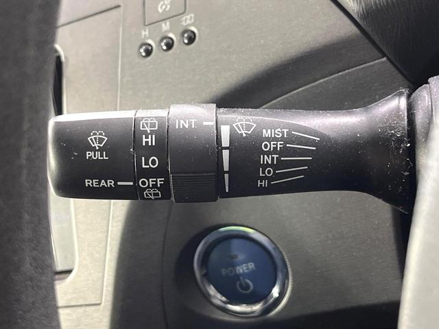 プリウス Ｓ　禁煙車　純正ナビ　バックカメラ　ＨＩＤヘッド　オートライト　オートエアコン　スマートキー　ＥＴＣ　Ｂｌｕｅｔｏｏｔｈ　フルセグＴＶ　ステアリングスイッチ　電動格納ミラー　プライバシーガラス（29枚目）