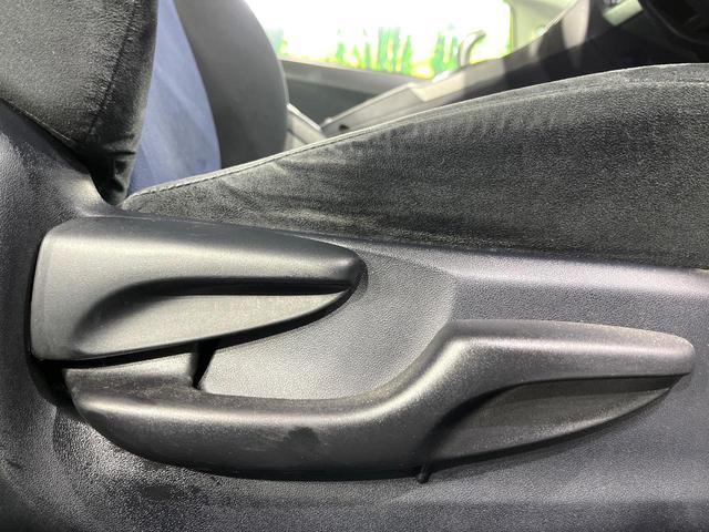 プリウス Ｓ　禁煙車　純正ナビ　バックカメラ　ＨＩＤヘッド　オートライト　オートエアコン　スマートキー　ＥＴＣ　Ｂｌｕｅｔｏｏｔｈ　フルセグＴＶ　ステアリングスイッチ　電動格納ミラー　プライバシーガラス（31枚目）