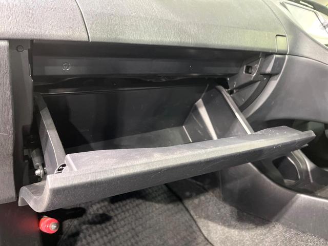 プリウス Ｓ　禁煙車　純正ナビ　バックカメラ　ＨＩＤヘッド　オートライト　オートエアコン　スマートキー　ＥＴＣ　Ｂｌｕｅｔｏｏｔｈ　フルセグＴＶ　ステアリングスイッチ　電動格納ミラー　プライバシーガラス（35枚目）