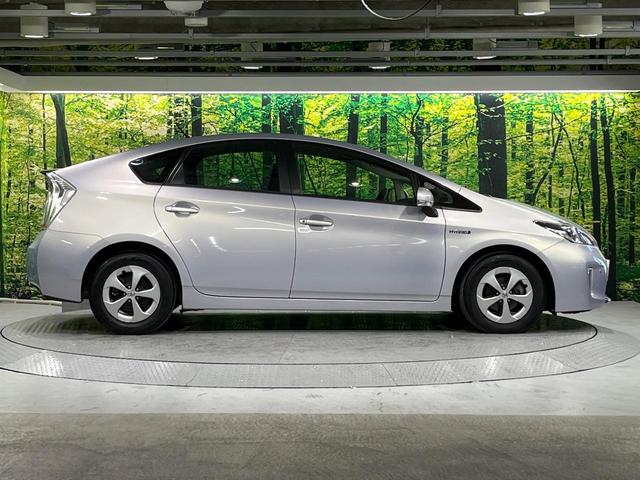 プリウス Ｓ　禁煙車　純正ナビ　バックカメラ　ＨＩＤヘッド　オートライト　オートエアコン　スマートキー　ＥＴＣ　Ｂｌｕｅｔｏｏｔｈ　フルセグＴＶ　ステアリングスイッチ　電動格納ミラー　プライバシーガラス（42枚目）