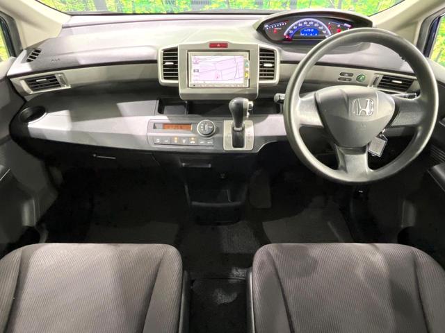 フリード Ｇ　ジャストセレクション　禁煙車　純正ナビ　バックカメラ　電動スライドドア　オートエアコン　ＥＴＣ　ＨＩＤライト　オートライト　キーレスエントリー　電動格納ミラー　ウィンカーミラー（2枚目）