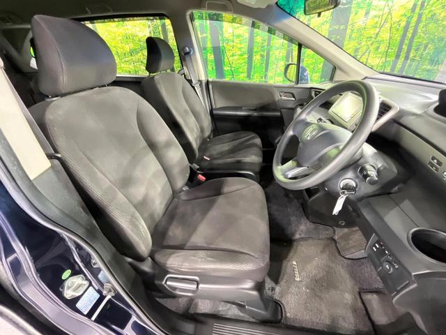 フリード Ｇ　ジャストセレクション　禁煙車　純正ナビ　バックカメラ　電動スライドドア　オートエアコン　ＥＴＣ　ＨＩＤライト　オートライト　キーレスエントリー　電動格納ミラー　ウィンカーミラー（8枚目）