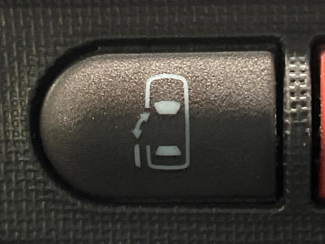 ポルテ Ｆ　禁煙車　モデリスタエアロ　メモリーナビ　Ｂｌｕｅｔｏｏｔｈ再生　バックカメラ　電動スライド　オートエアコン　ＥＴＣ　ＨＩＤライト　オートライト　プッシュスタート　シートリフター　横滑り防止装置（6枚目）