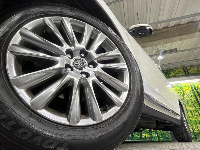 ハリアー プレミアム　アドバンスドパッケージ　禁煙車　ムーンルーフ　衝突軽減　レーダークルーズ　ＪＢＬサウンド　純正８型ナビ　全周囲カメラ　電動リアゲート　パワーシート　オートハイビーム　ＬＥＤライト　純正１８インチアルミホイール（13枚目）